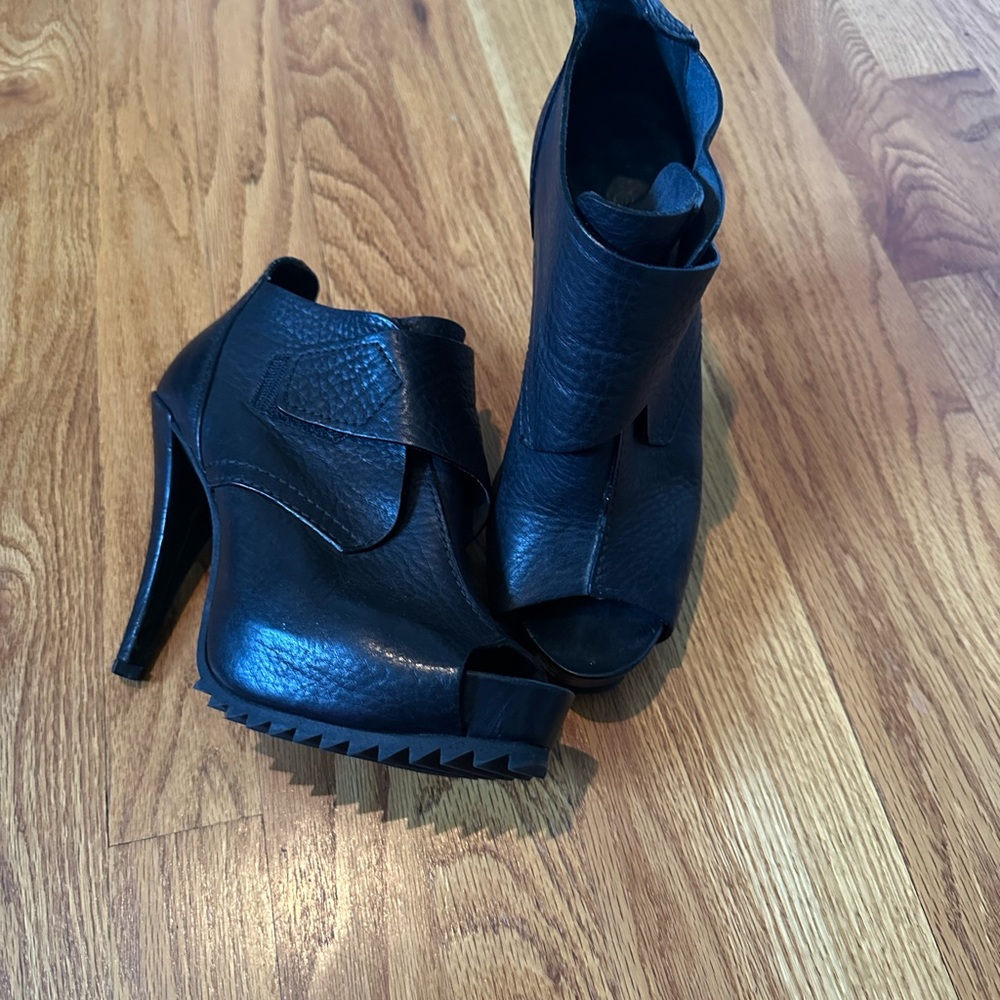 Pedro Garcia Chenoa Peep Toe Booties Size 7 7.5 38 Black Pebbled Leather Heels - Picture 3 of 3